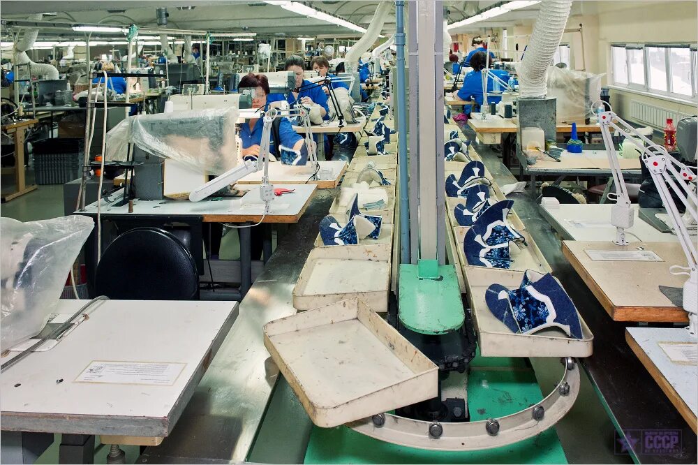 швейная промышленность. швейный цех. освещение швейного цеха. заготовочный цех обувной фабрики. швейная фабрика "цех№1".