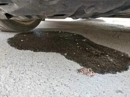 Конденсат из глушителя. Вода из глушителя. Лужа масла под автомобилем. Дренажные отверстие соната тагаз. Автомобиль течет вода.