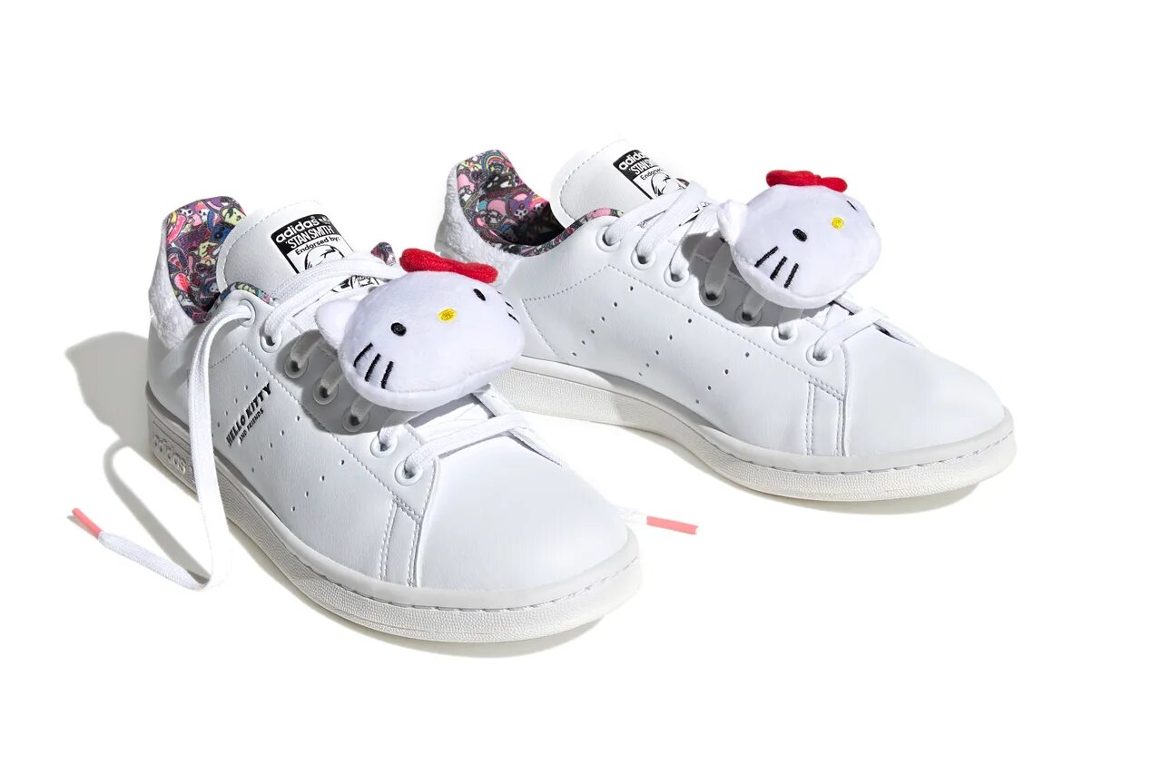 Adidas hello. Адидас Хеллоу Китти кроссовки. Adidas hello Kitty кроссовки. Кроссовки адидас Хеллоу Китти женские. Адидас кроссовки коллаборация Хеллоу Китти.