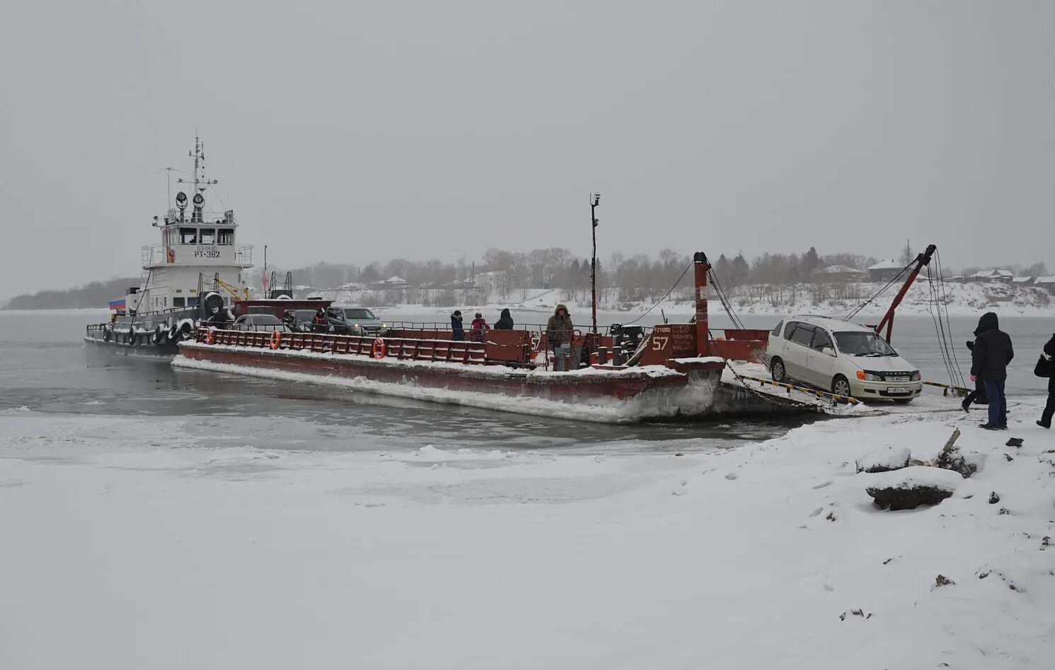 Теплоход РТ 382. Баржа Красноселькуп. РТ-382. Паром РТ.