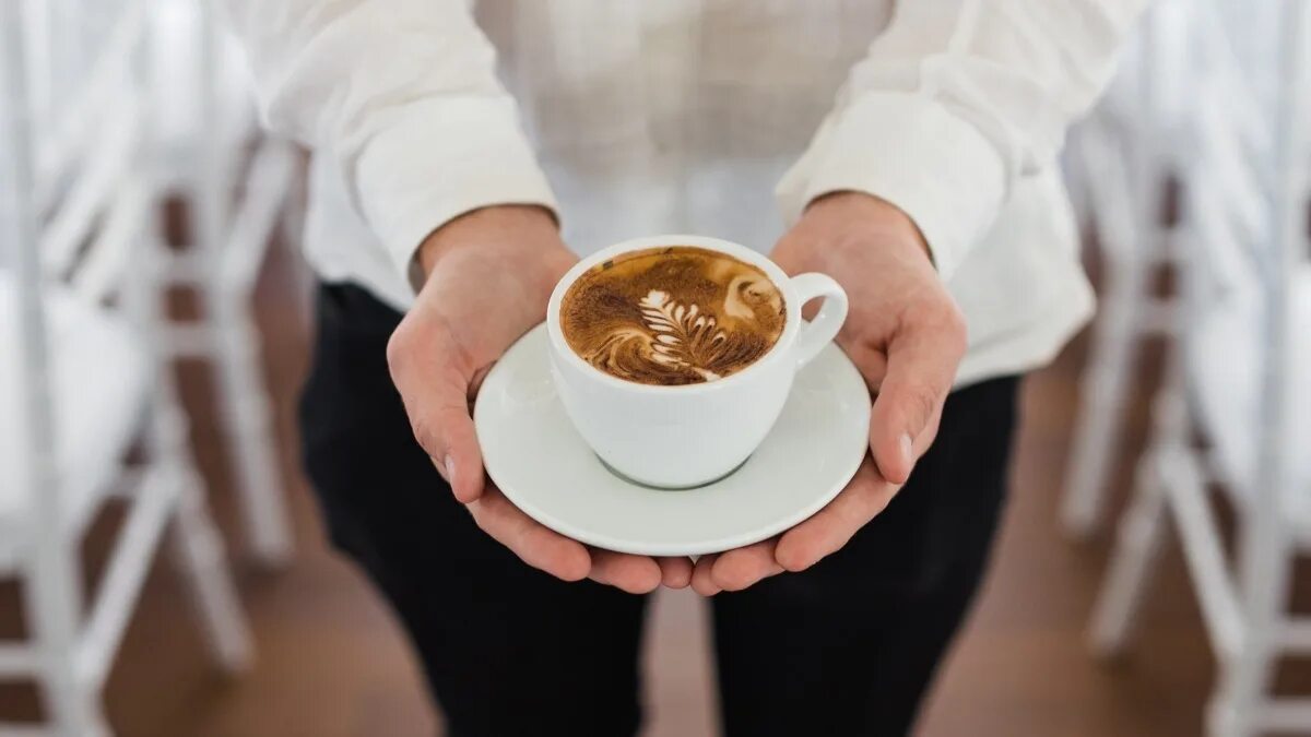 Подвешенный кофе. Подвешенный кофе в кофейне. Подвешенный кофе Италия. Идеи с подвешенным кофе.