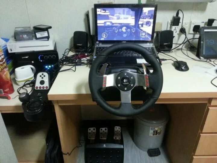 Logitech g27 windows 11. Игровой руль logitech g27. logitech 27 руль. logitech g32 руль. руль для пк логитек g27.