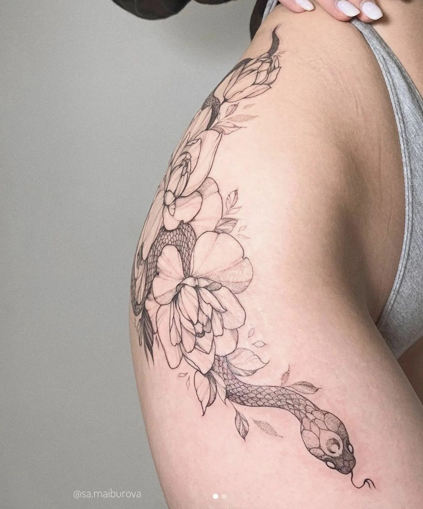 Тату змеи. Тату змея на ноге. Тату змея для девушек. Тату дракон на бедре. Тату змея.