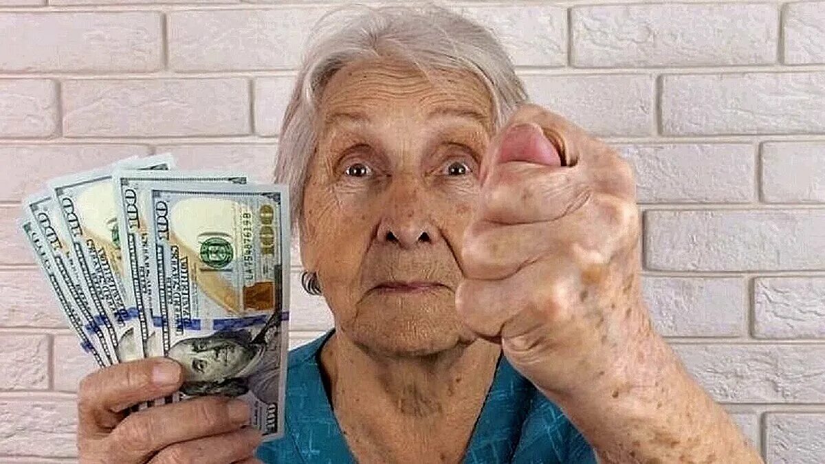 Развод бабушек. Бабки деньги. Бабушка с долларами. Пенсионерка с долларами. Злая пенсионерка.