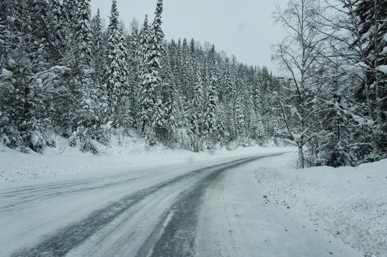 дорога новокузнецк шерегеш. пожарная машина зил 131 ац. автодорога кузедеево мундыбаш таштагол. машины таштагол. снег в таштаголе.