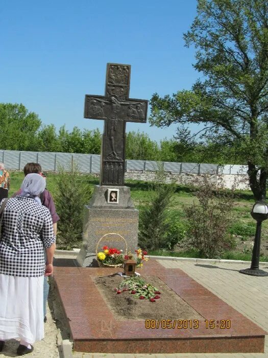 архимандрит ипполит рыльский монастырь. рыльский монастырь могила старца ипполита. рыльский монастырь старец ипполит. монастырь в рыльске курской области отец ипполит. могила старца ипполита.