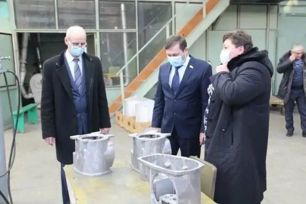 Поселок завода петровск. Молот петровск вакансии. Завод молот петровск. Молот петровск вакансии. Пэмз молот.