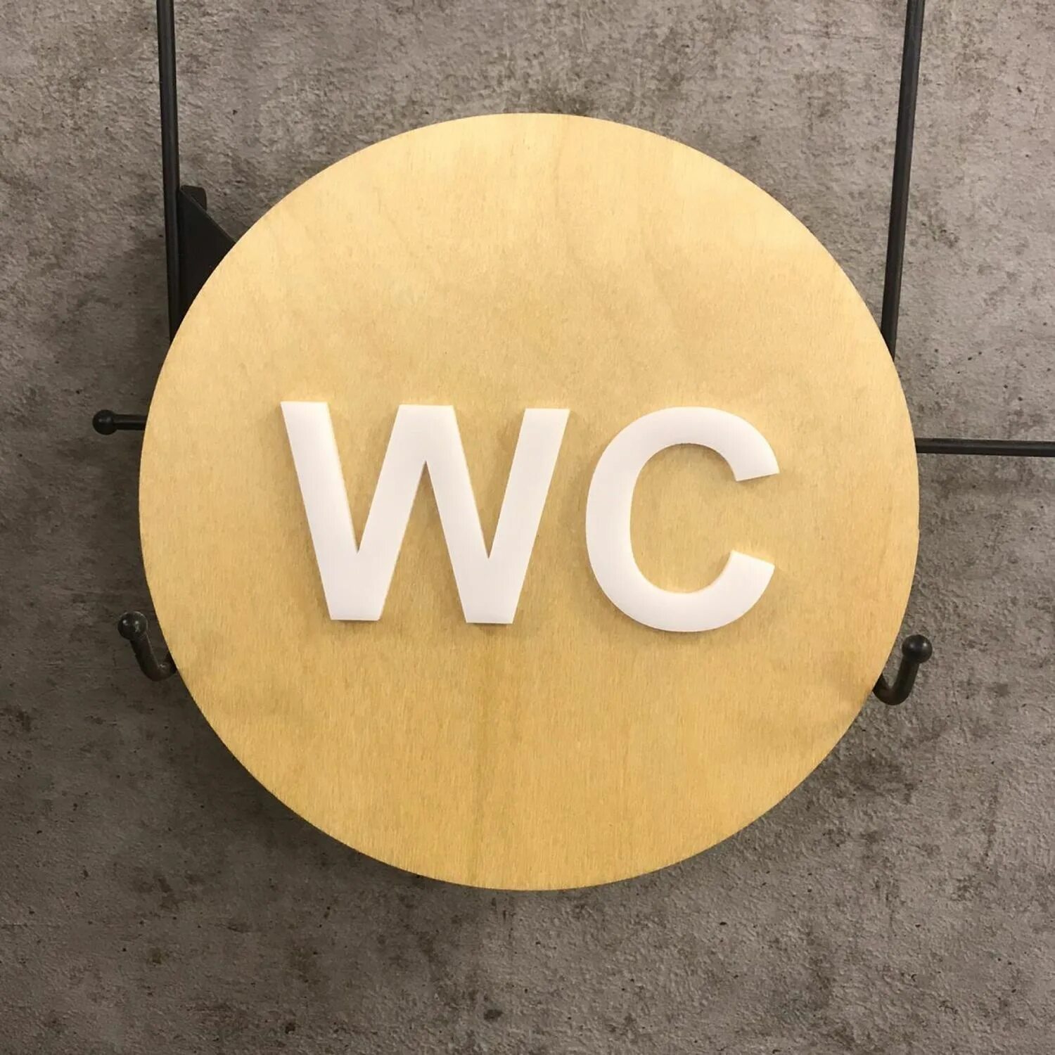 Табличка wc. Wc табличка. табличка туалет из дерева. табличка на туалет wc. табличка на туалетную дверь wc.