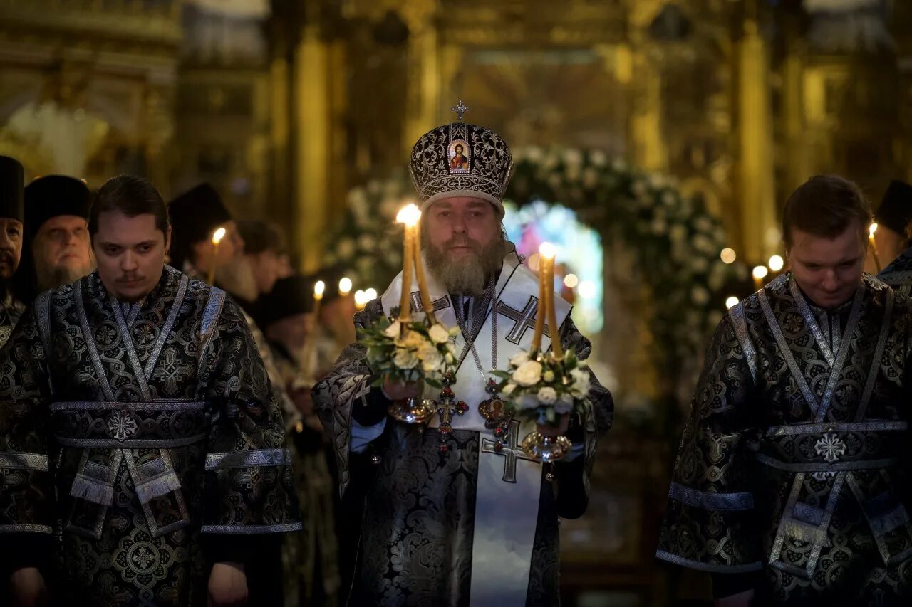 Цвет одежды в великую субботу