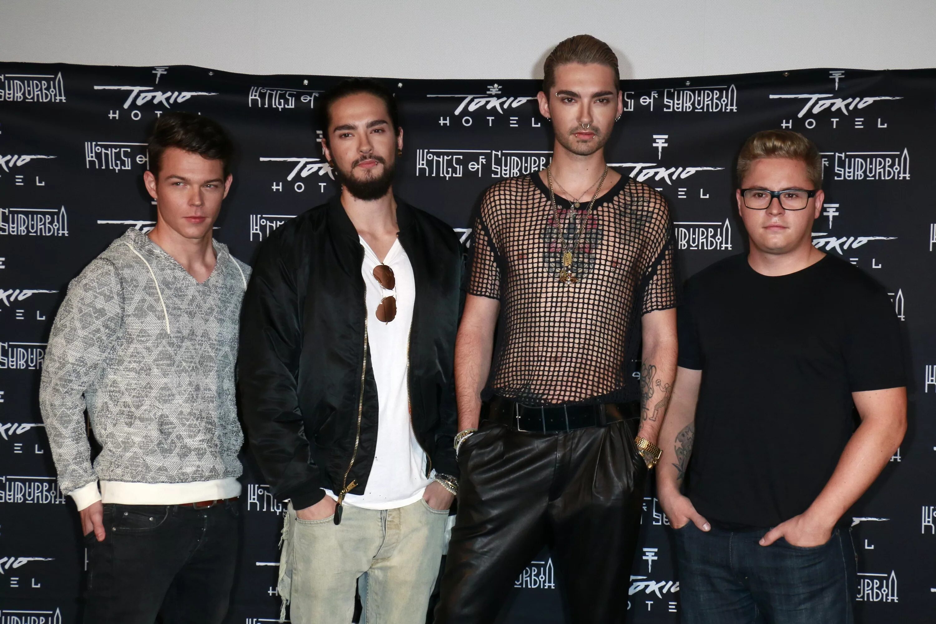 Токио хотем. Tokio hotel. группа токио. пирсинг токио хотел. токио хотел плакат.