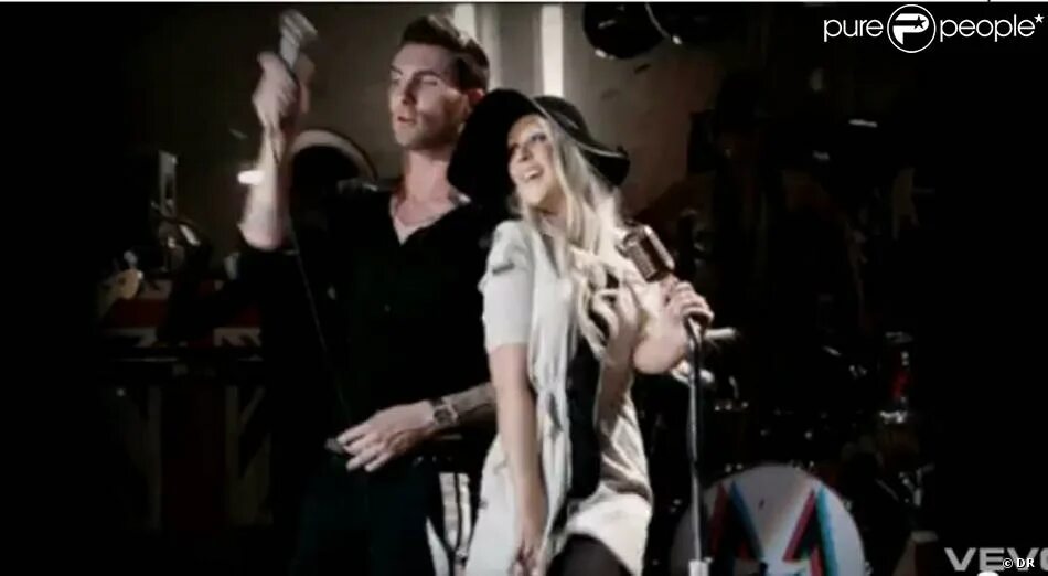 Moves like jagger aguilera. Кристина агилера maroon 5. марун 5 и кристина агилера. кристина агилера moves like jagger. марун 5 мик джаггер.
