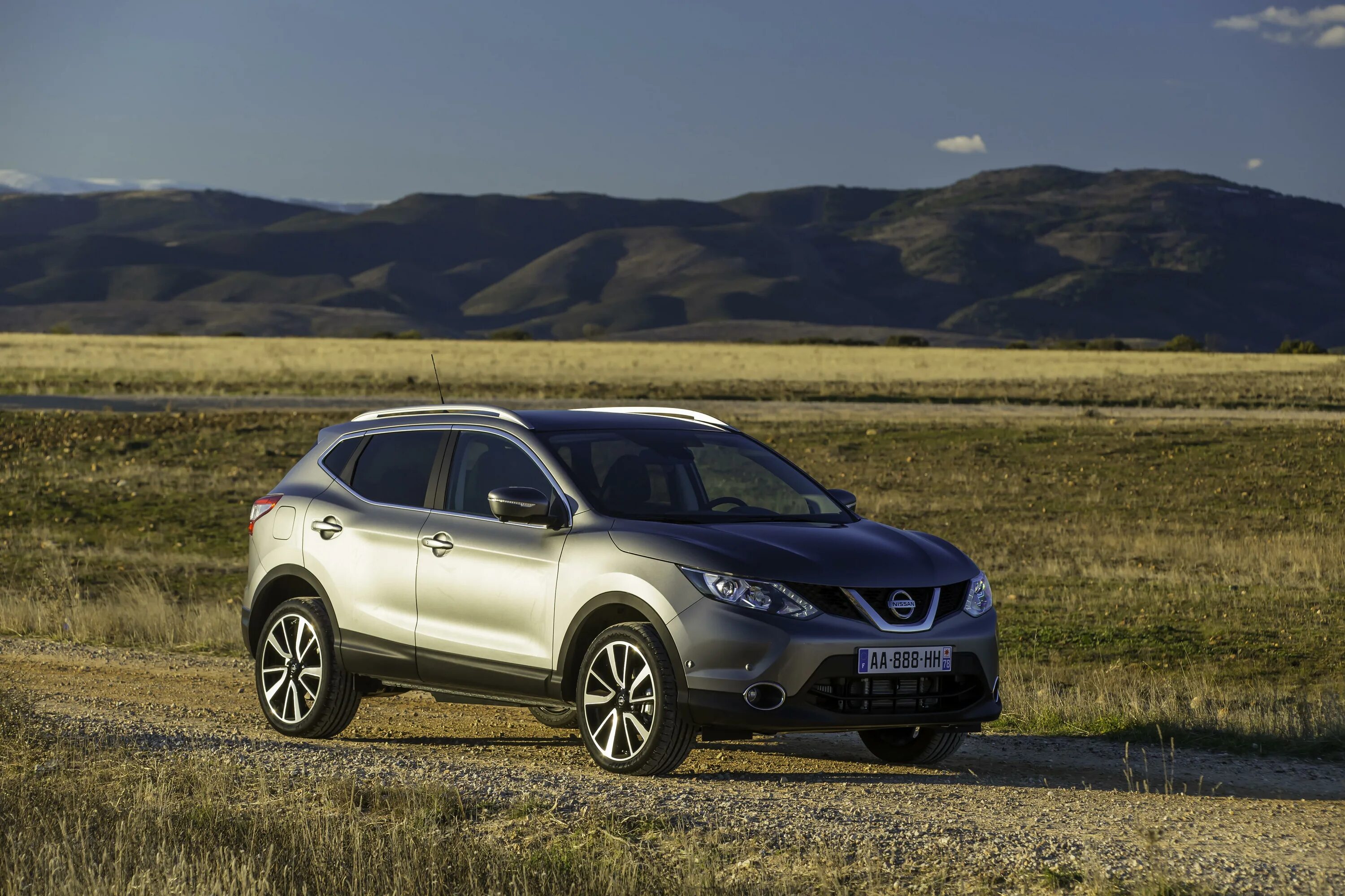 Nissan Qashqai кроссовер. Nissan Qashqai II. Nissan Qashqai 1. Ниссан Кашкай 2014. Кроссоверы 24 года