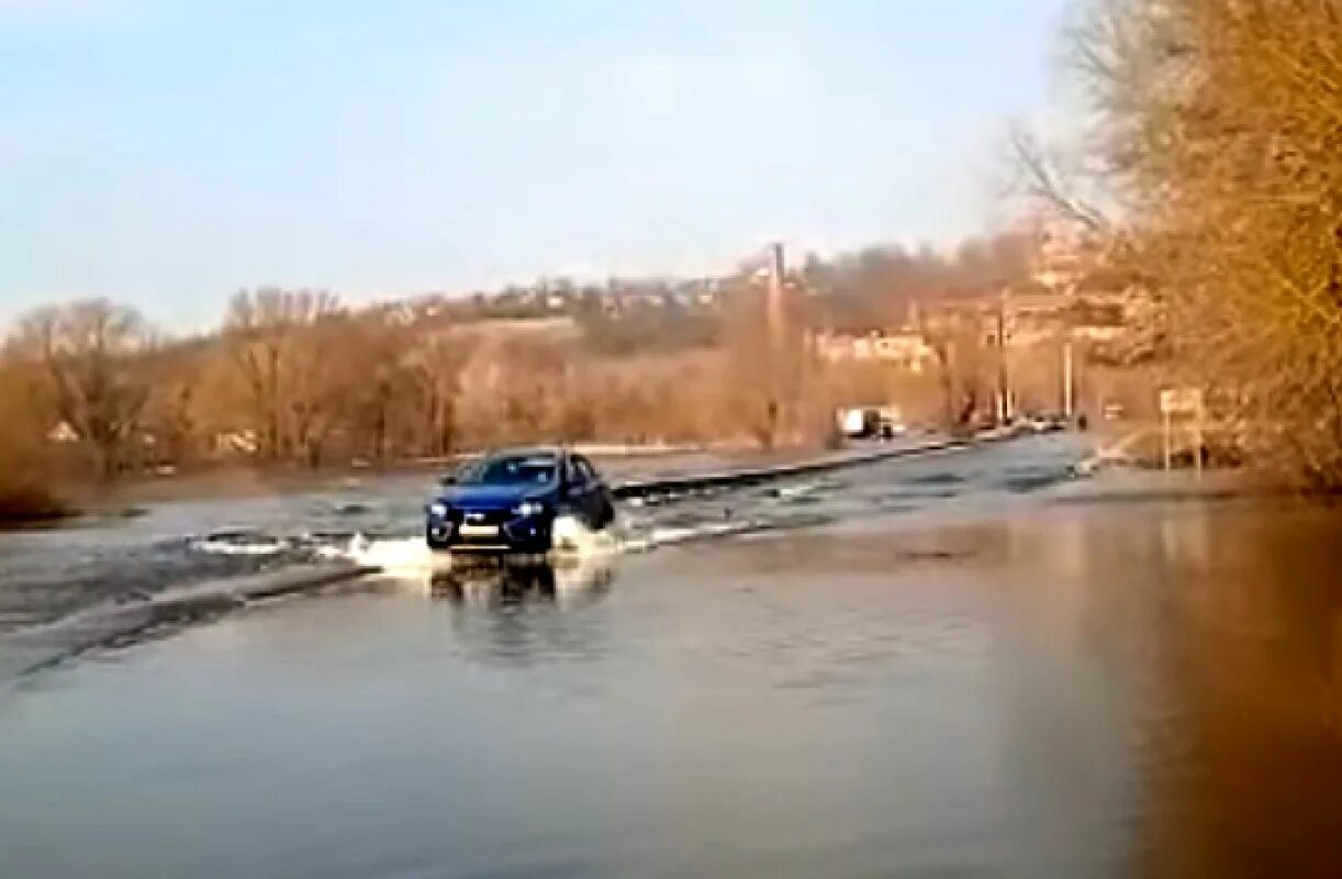 Весенний паводок. Половодье. Разлив на реке Воронеж. Весеннее половодье.