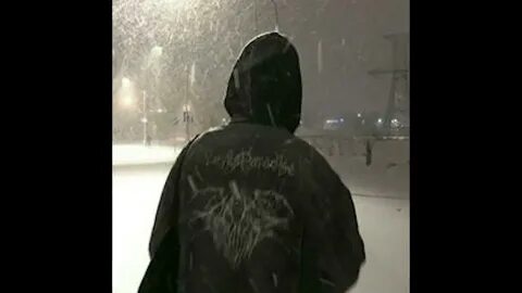 Вышел покурить больная психика