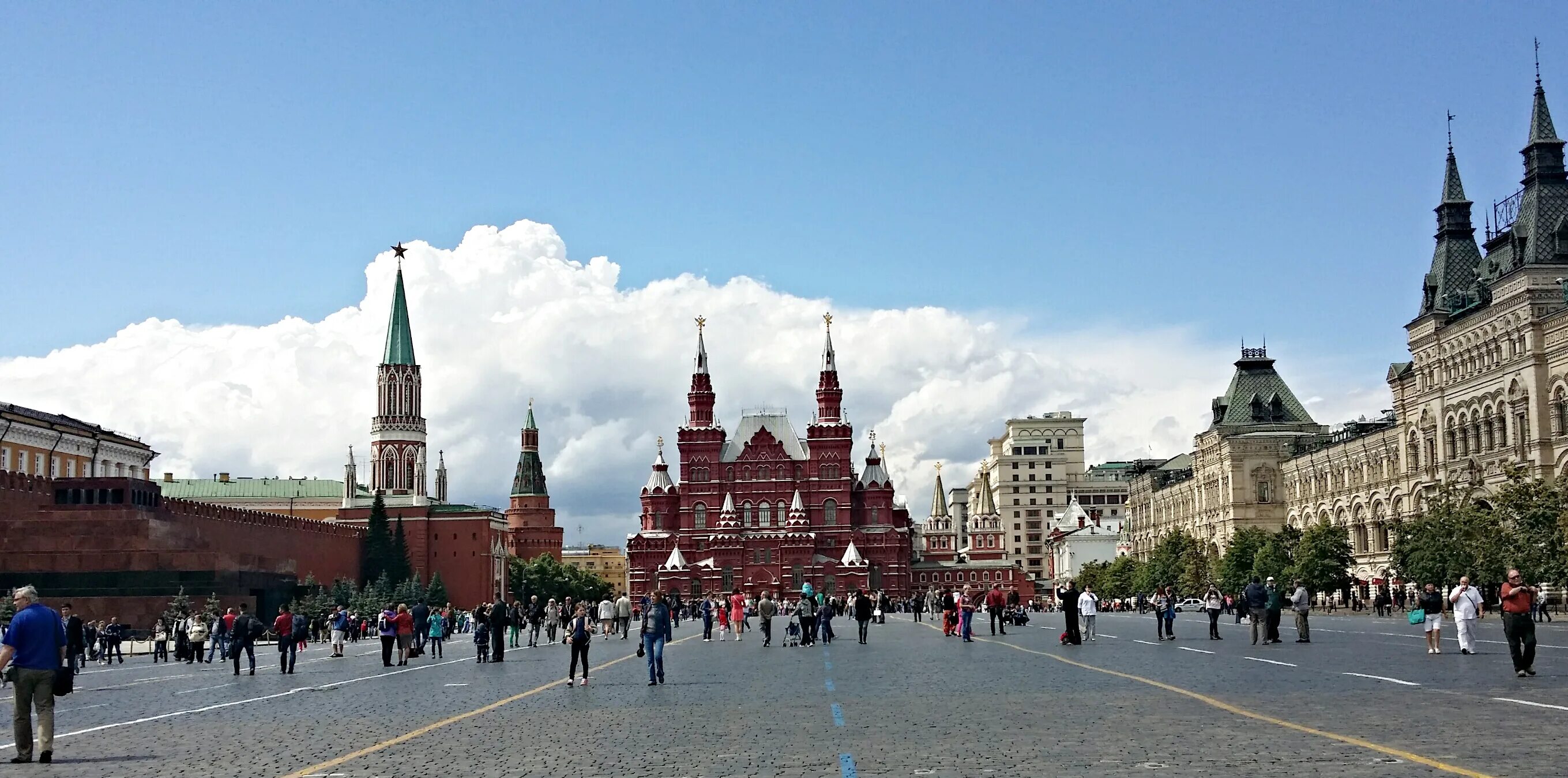 Исторический музей ГУМ красная площадь город. ГУМ В Москве на красной площади. Москва ГУМ лето. ГУМ В Москве на красной площади панорама. Легкое красная площадь