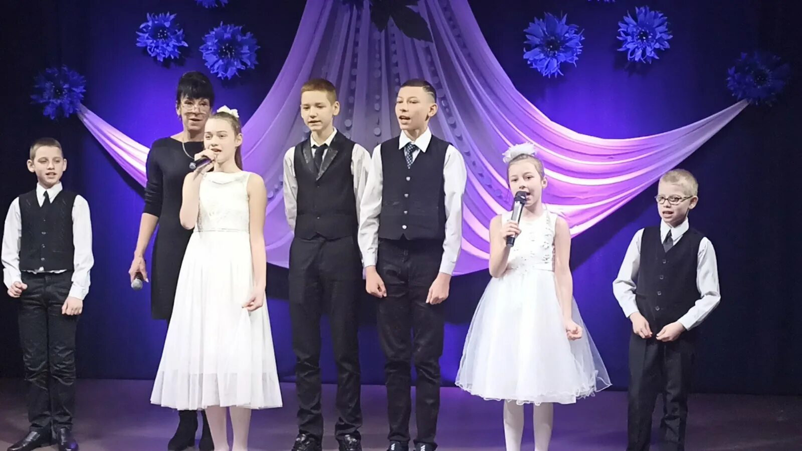 Конкурсы могилев. Сердце отдаю детям конкурс 2022. Фото крутой школы. Классный руководитель фото. Классные конкурсы.