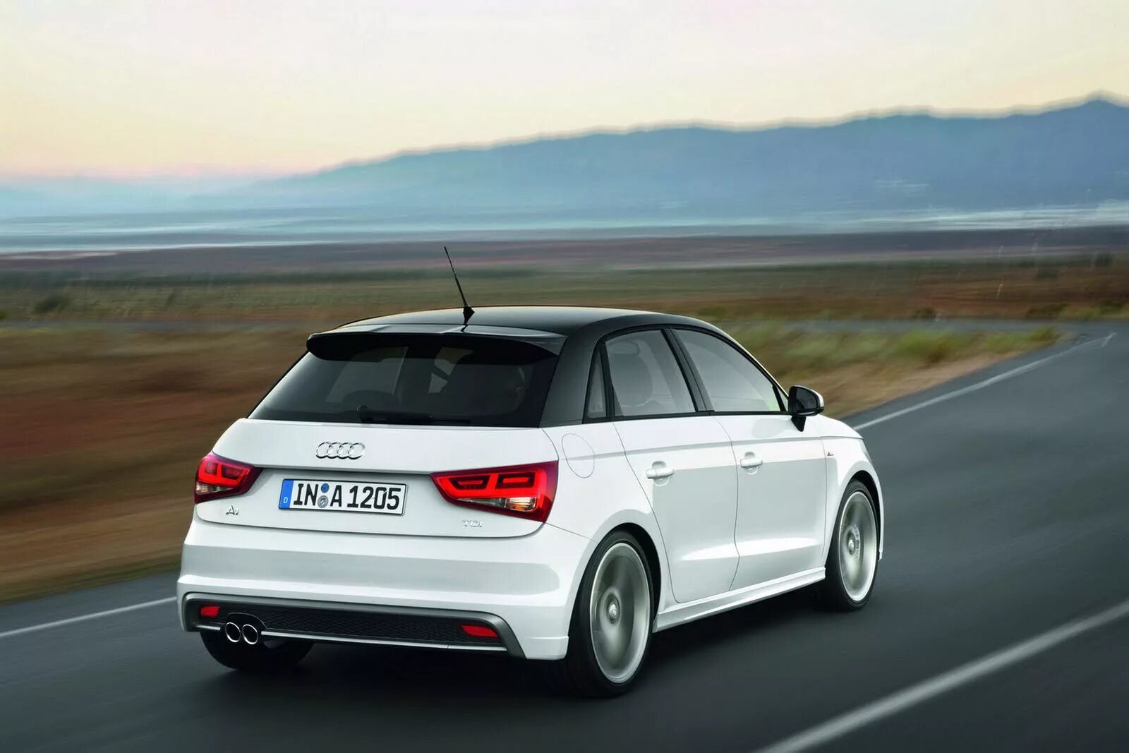 A 1 x 3a 1 0. Ауди а1 Спортбэк. Ауди а1 2015. Audi a1 белая. Ауди а1 2014 Спортбэк.