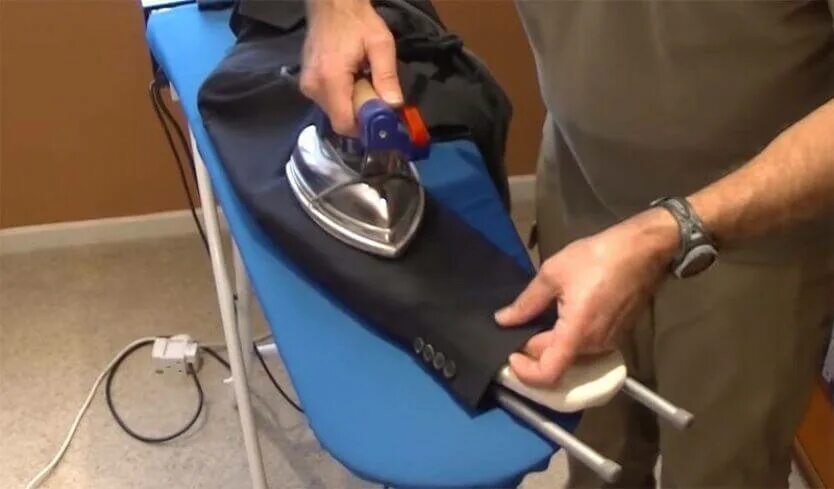 Правильная глажка мужской рубашки. Порядок глажки рубашки. Схема глажки рубашки. Глажка рукавов мужской рубашки. Как правильно гладить рубашку.