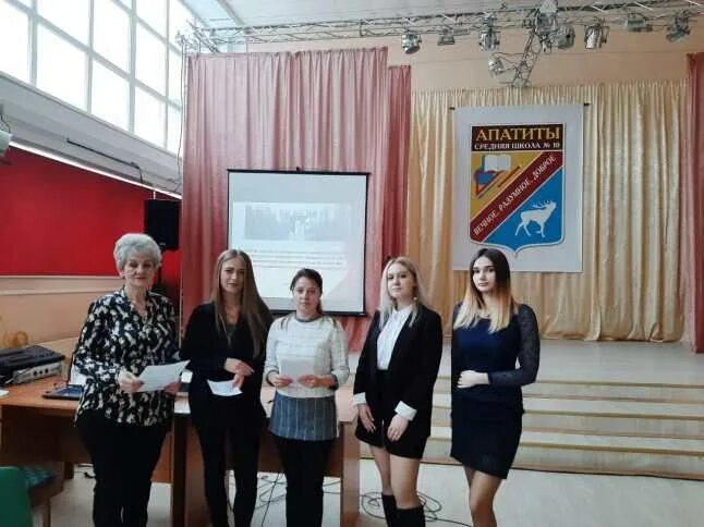 Апатиты ул. Город апатиты 2023 г. Апатиты виды. Работа в городе апатиты. Улица зиновьева апатиты.