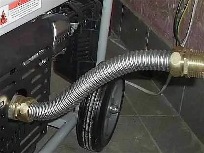 Труба для отвода выхлопных газов бензогенератора. Отвод выхлопных газов huter 3000l. Отвод газов от бензогенератора. Отвод выхлопных газов для генератора фубаг 1000. Sdmo 3000 отвод выхлопных газов.