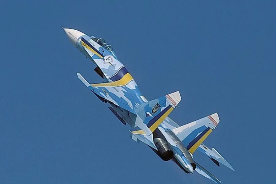 Всу у самолета су27. Су-27 всу. Су-27 авиабаза бельбек. Су-27уб ввс украины. Су-27 ввс украины.