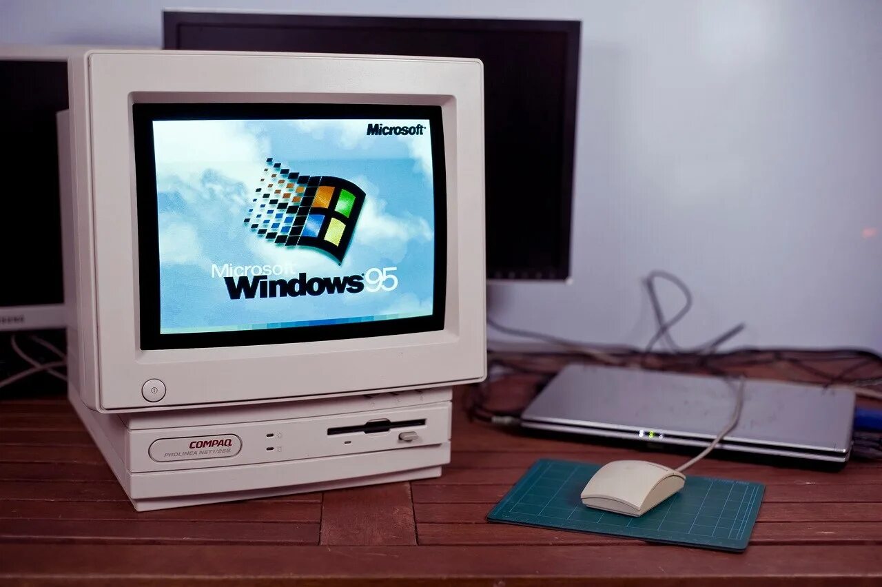 Монитор win. Моноблок Compaq 486. Моноблок Compaq Prolinea. Моноблок Windows 2000. Compaq моноблок 1997.
