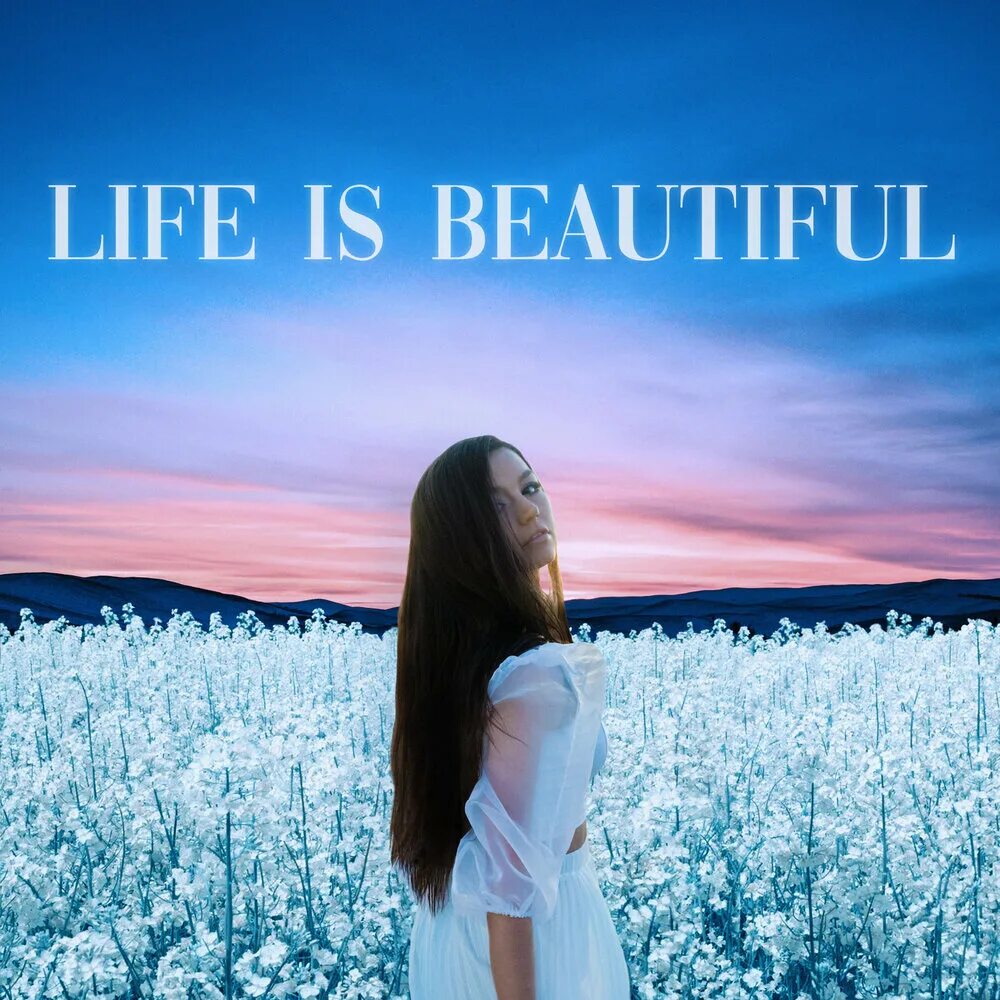 Life is beauty. Life is beautiful. Life is beautiful картинки. Beautiful Life фото. Картина бьютифул лайф.