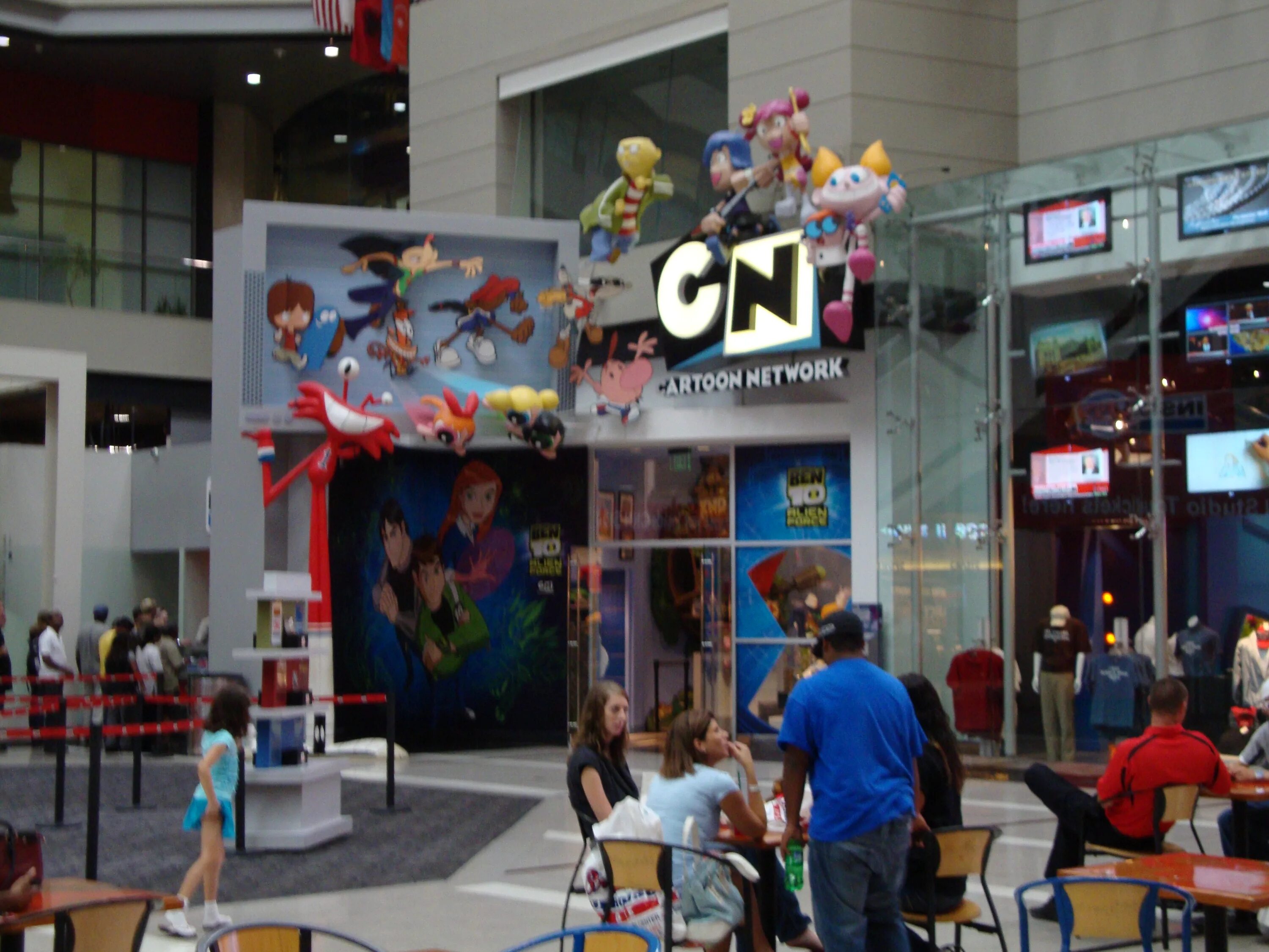 Network store. Студия cartoon network. cartoon network магазин. офис картун нетворк. cartoon network штаб квартира.