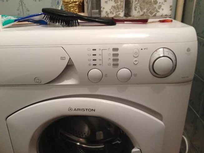 Hotpoint ariston 105 стиральная. Стиральная машина Аристон AVSL 80. Аристон AVSL 105. Стиральная машинка Аристон AVSL 105. Стиральная машина Ariston AVL 80.