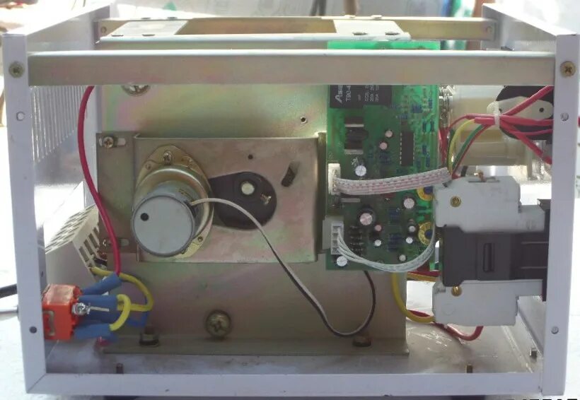 Охлаждение стабилизатора напряжения. Svc-8000w стабилизатор. стабилизатор svc w-5000. svc 10000w. стабилизатор напряжения sassin svc-10000.