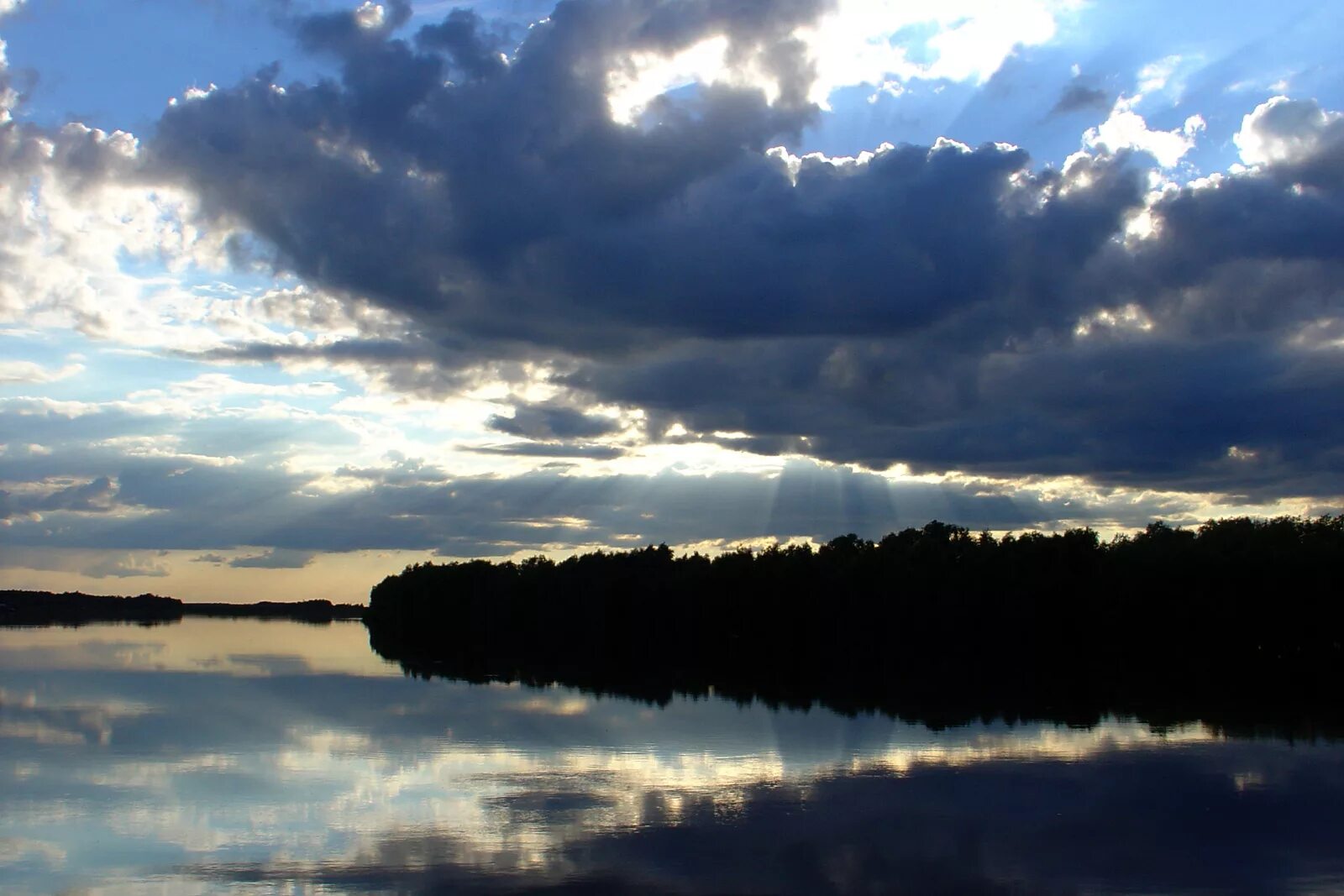 Вода реке тавда. Река Тавда в городе Тавде. Река Тавда Свердловская область. Природа Тавды Свердловской области. Урал город Тавда.