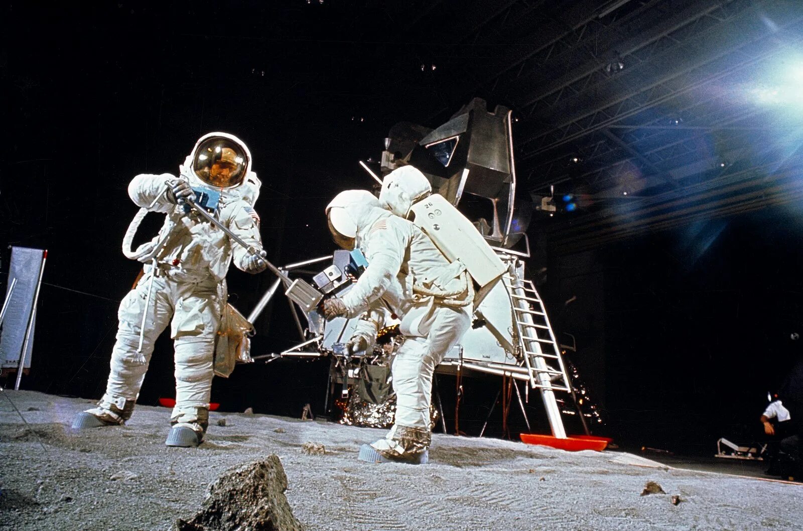 Аполлон 1969. Аполлон 11 1969. The astronauts on the moon