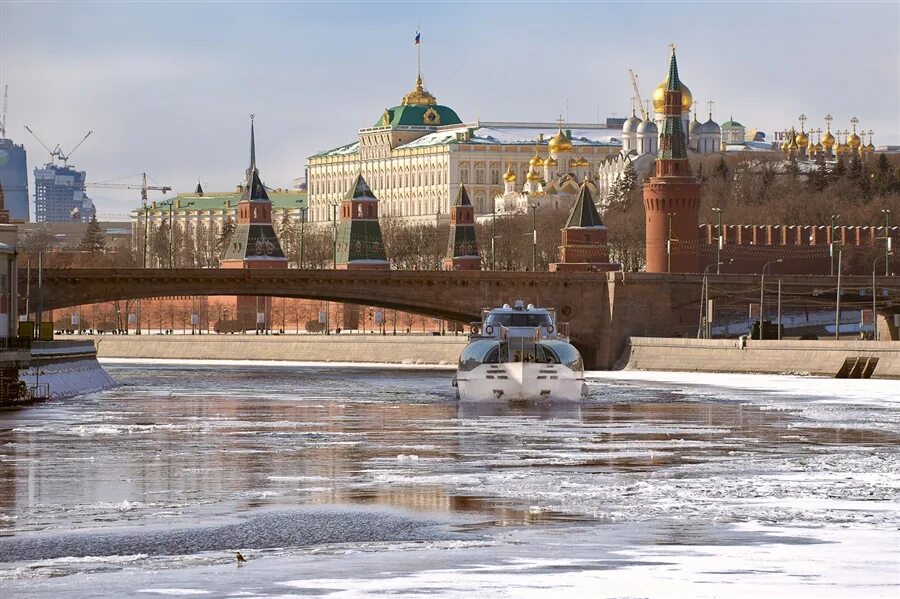 Ледоход на Москве реке. Ледоход на Москве реке март. Москва весной. Ледоход в москве