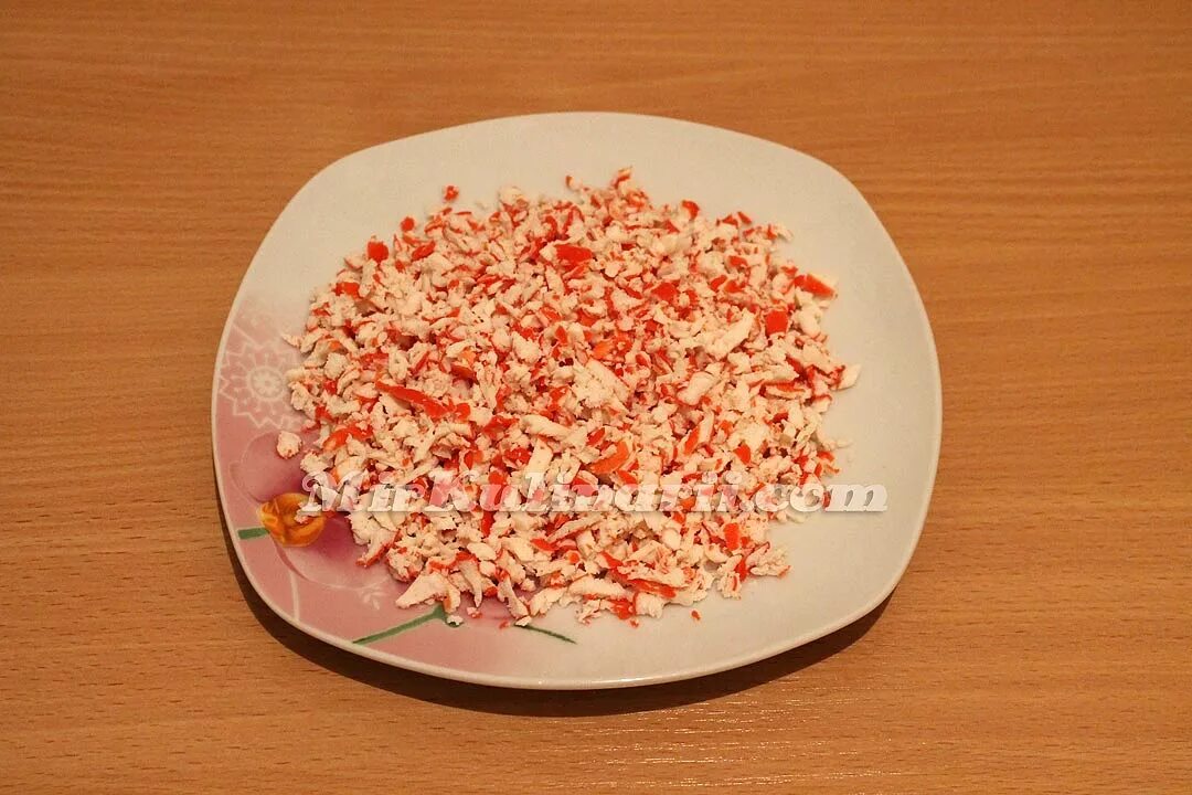 Салат розовый фламинго. Салат розовый с крабовыми палочками. салат фламинго с крабовыми. салат розовый фламинго с крабовыми. салат розовый фламинго с крабовыми палочками.