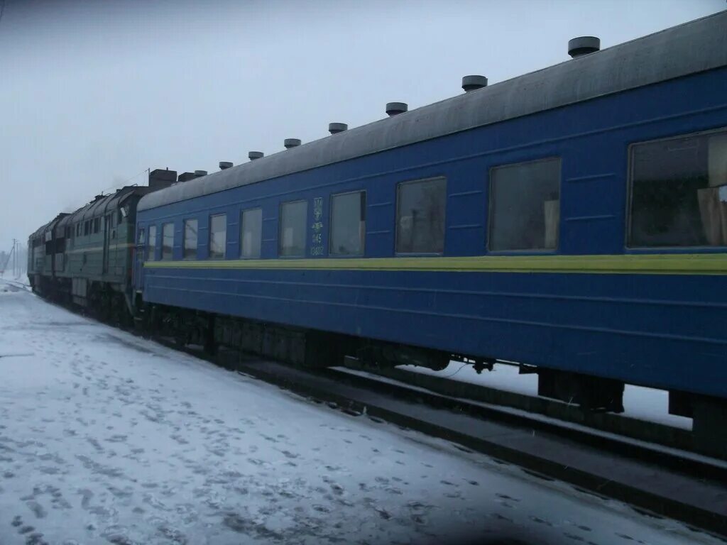 Чс7-303. Ростов мелитополь поезд. Мелитопольская железная дорога. Укрзалізниця старые вагоны. Поезд пермь симферополь.