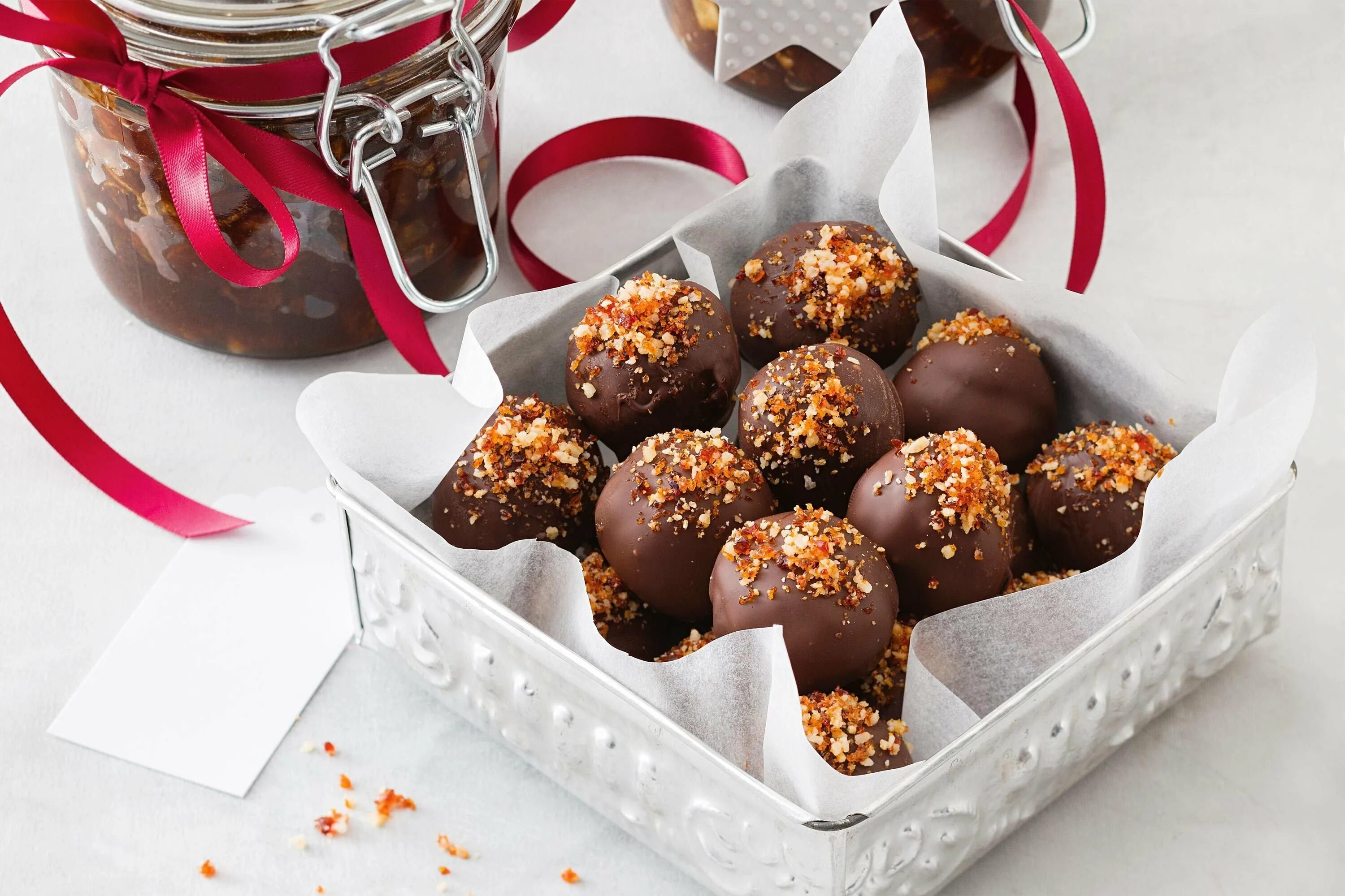 Трюфель truffle конфеты. Pink truffle конфеты. Шоколадные конфеты ручной. Конфеты трюфели ручной работы. Конфеты шоколадные трюфельные.