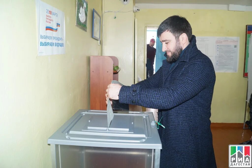 Проголосовал директор школы. Выборы директоров школ буйнакском районе.