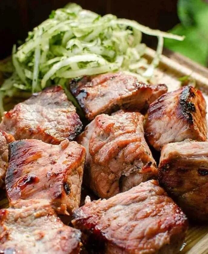 Готовый шашлык. Самые вкусные рецепты сочного шашлыка. Самые вкусные рецепты сочного шашлыка. Сочный шашлык. Шашлык.