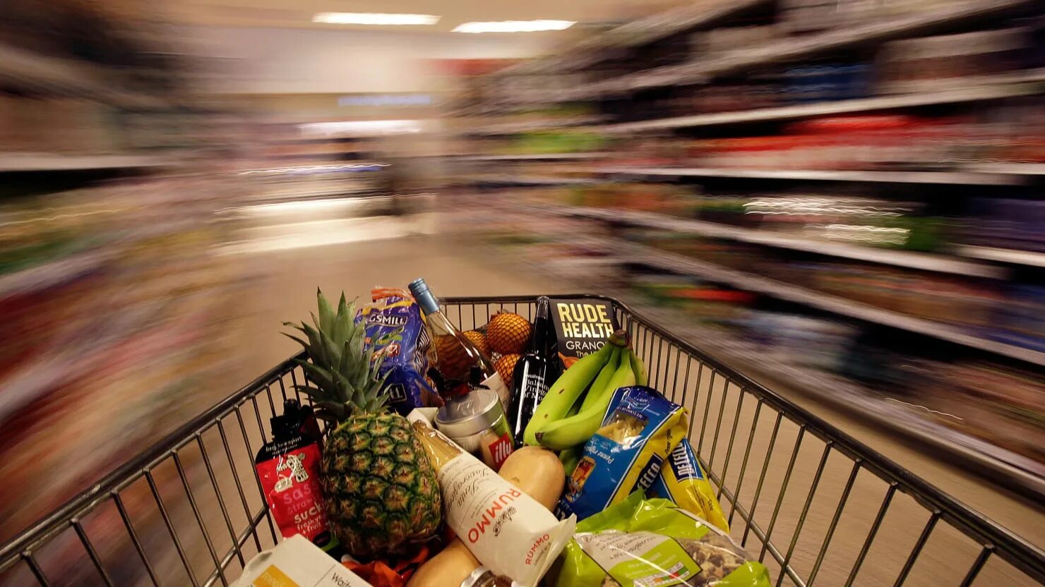Еда едет. Продукты за рубежом. вредные продукты из супермаркетов. вредная еда из супермаркетов. кредит на еду.