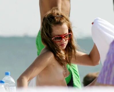 80568_Mena_Suvari_Topless_021_123_531lo.jpg.