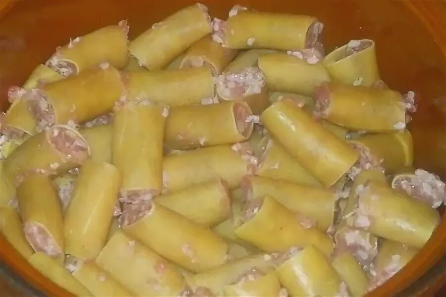 Фаршированные каннеллони в духовке. Фаршированные макароны каннеллони. Фаршированные макароны трубочки. Фаршированные макароны трубочки с фаршем в духовке. Фаршированные каннеллони с фаршем.