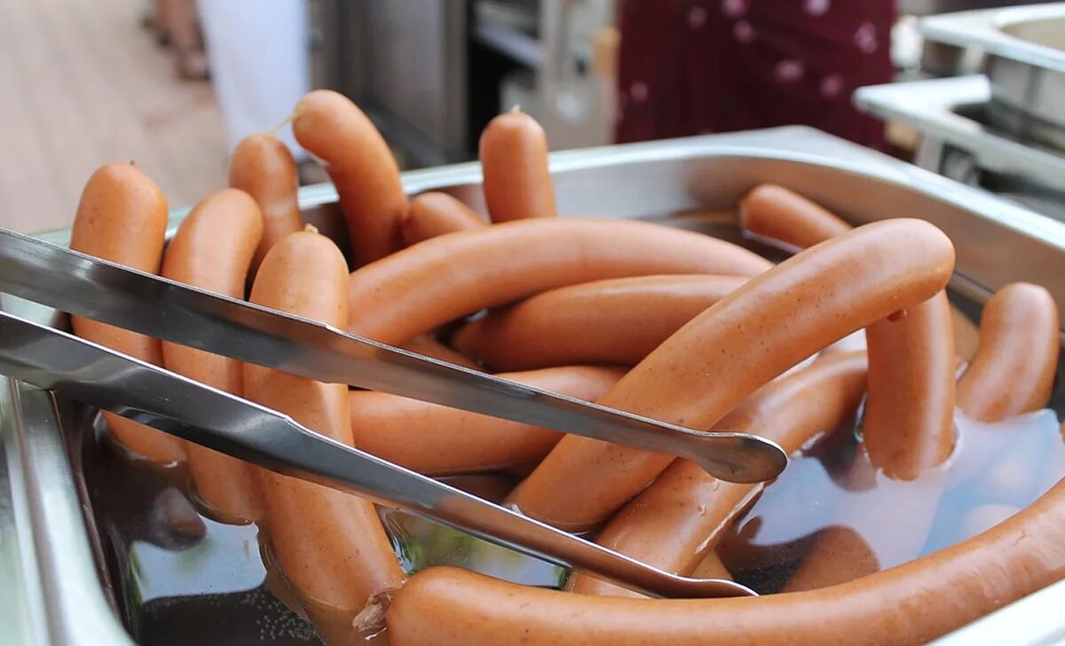 можно ли есть просроченные сосиски