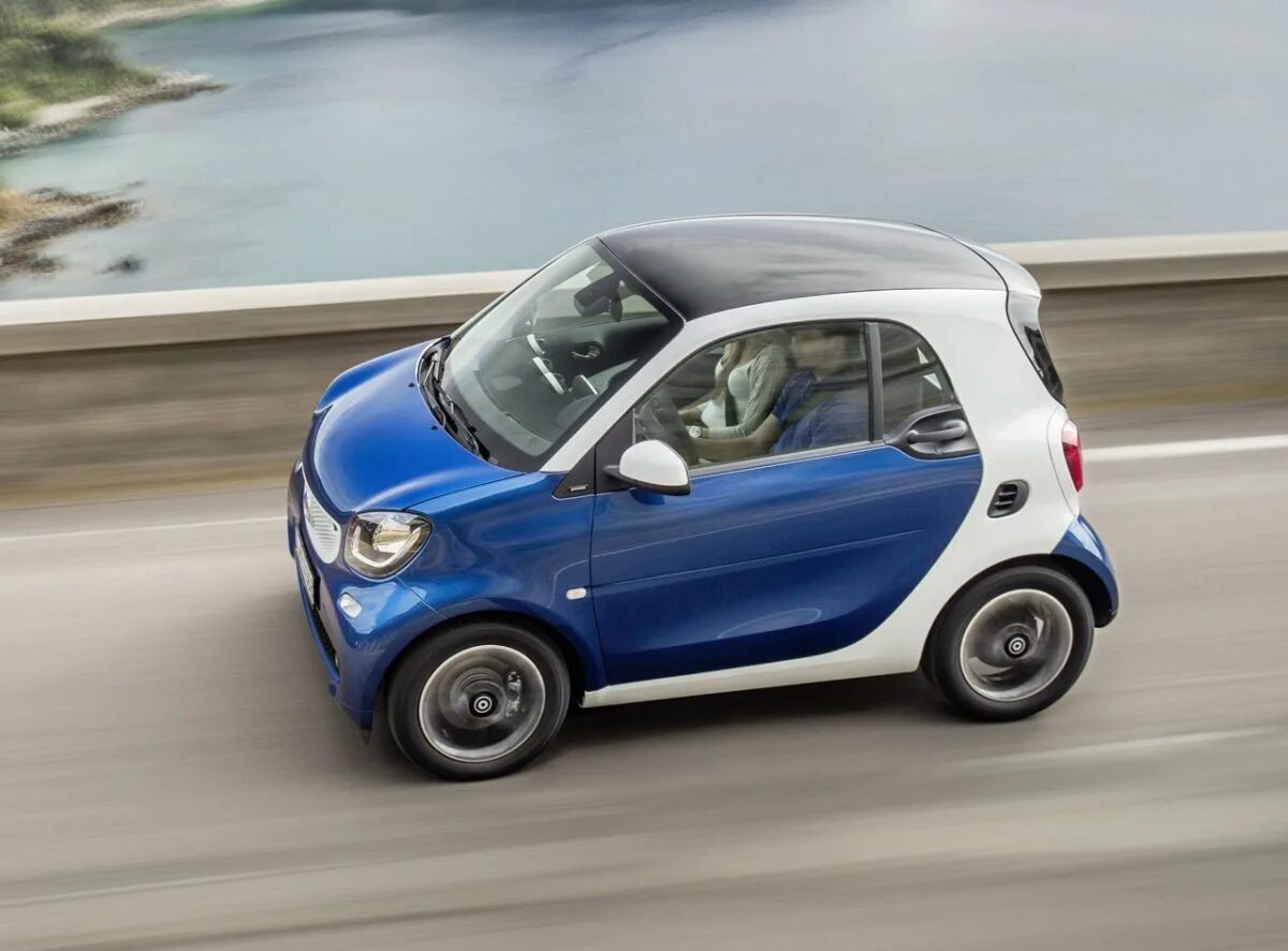 Смарт менее. Mercedes smart fortwo. малолитражка мерседес смарт. мерседес бенц малолитражка 2 местная. mercedes mini smart.