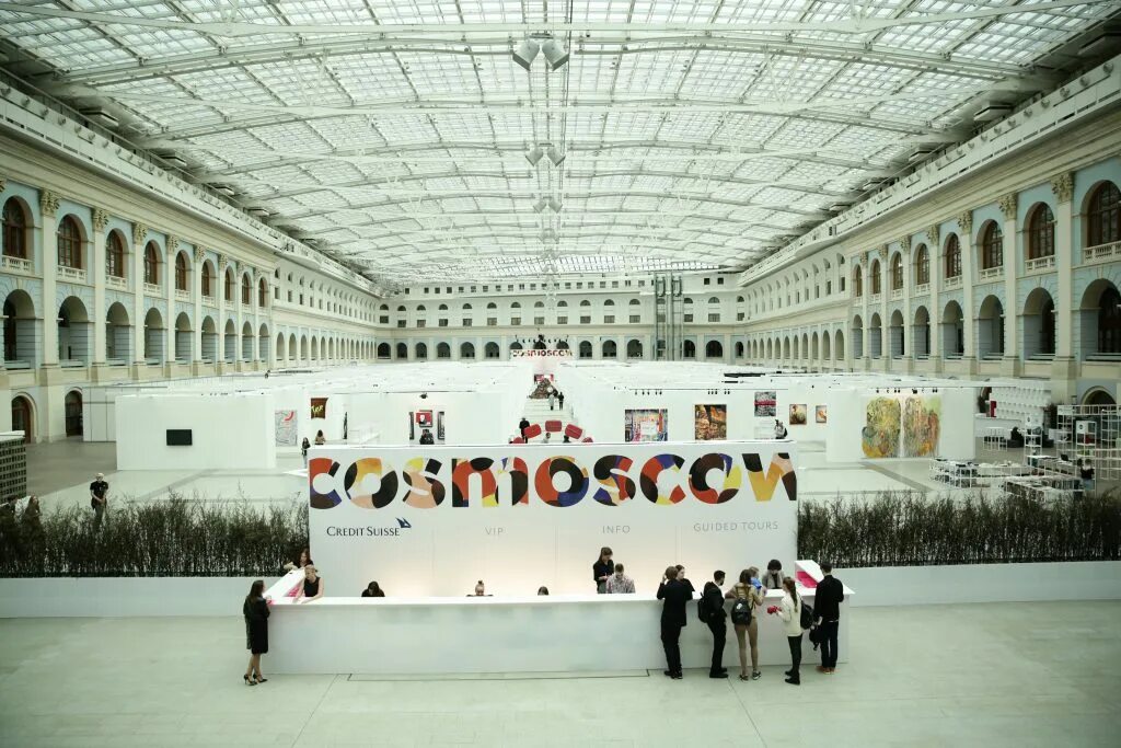 Международная ярмарка современного искусства cosmoscow 2022. Выставка cosmoscow. Cosmoscow гостиный двор. Гостиный двор москва выставка 2022. Ярмарка cosmoscow 2023.