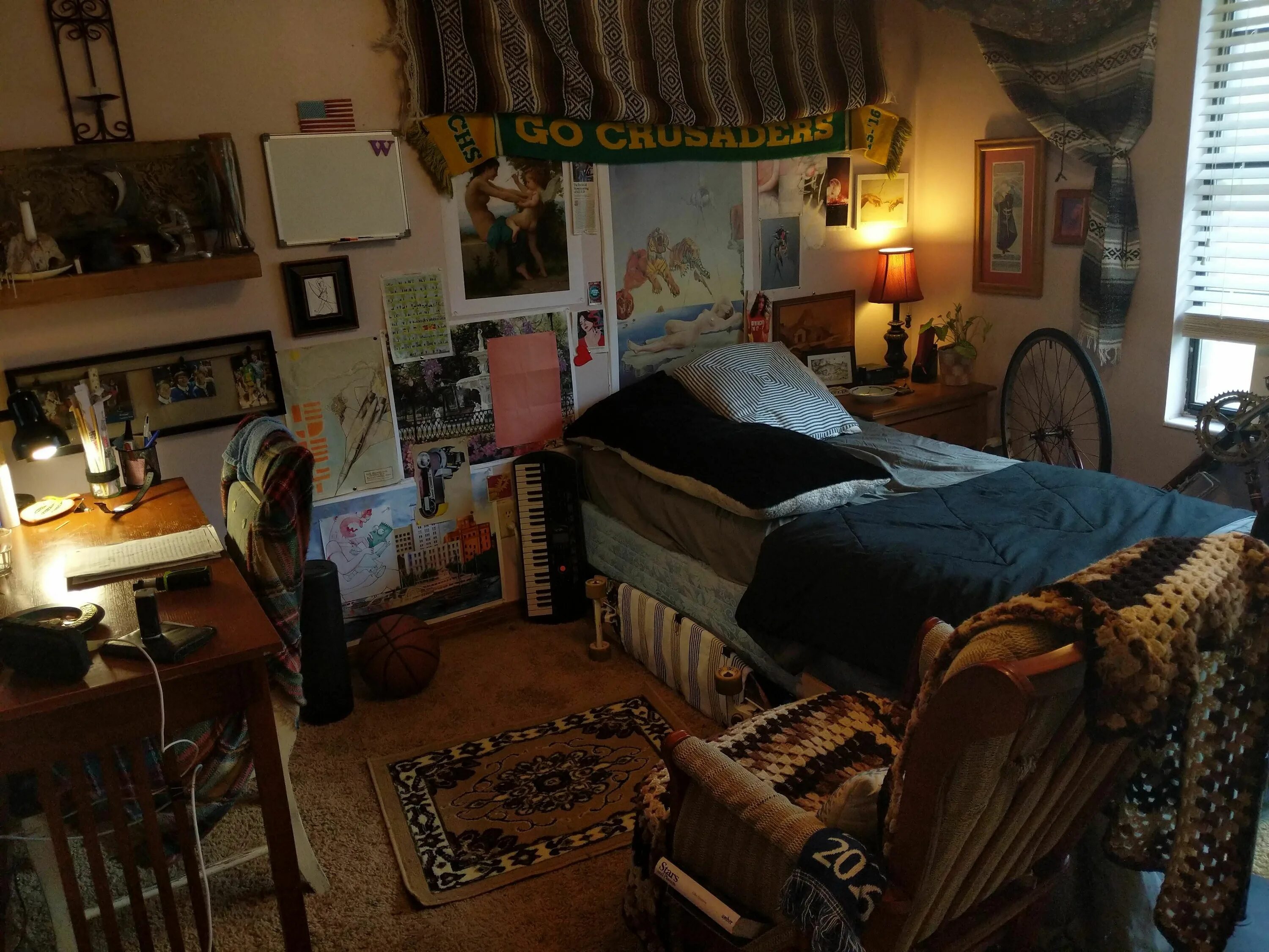 Уютная комната в стиле гранж. Гранж комната. Спальня в стиле гранж. Спальня в стиле гранж лофт для мальчика. Лофт гранж индастриал в интерьере.