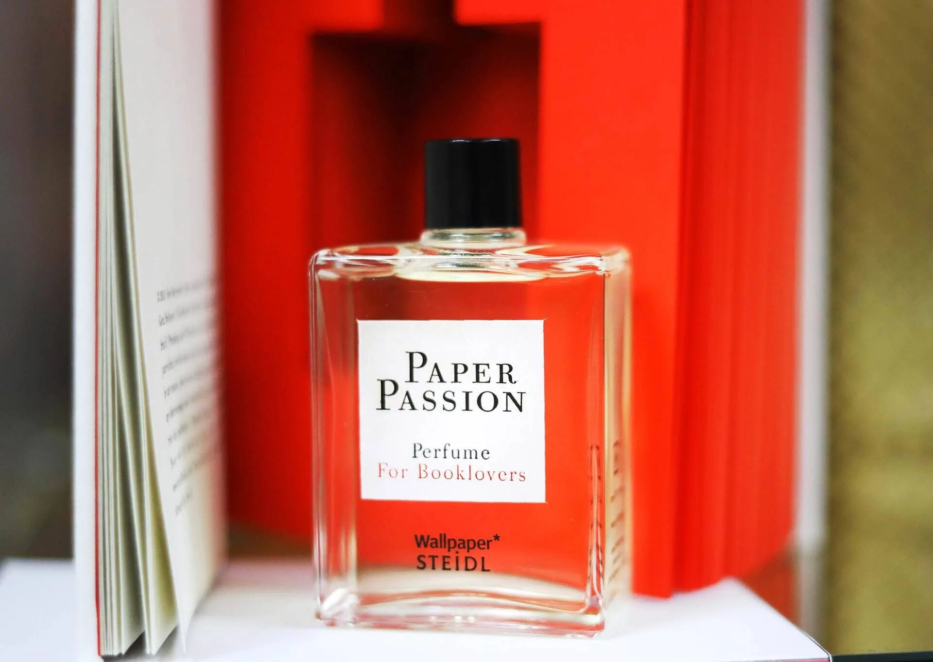 Духи paper passion perfume wallpaper steidl. Духи paper passion perfume wallpaper steidl. Blotter parfume. Запах бумаги духи. Духи с запахом книг paper passion.