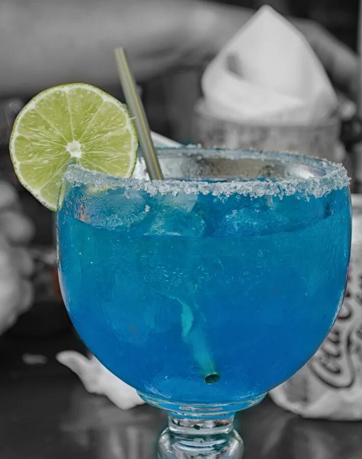 Голубая Лагуна коктейль текила\. Изумрудный Бриз коктейль. Blue Margarita. Холодные напитки.