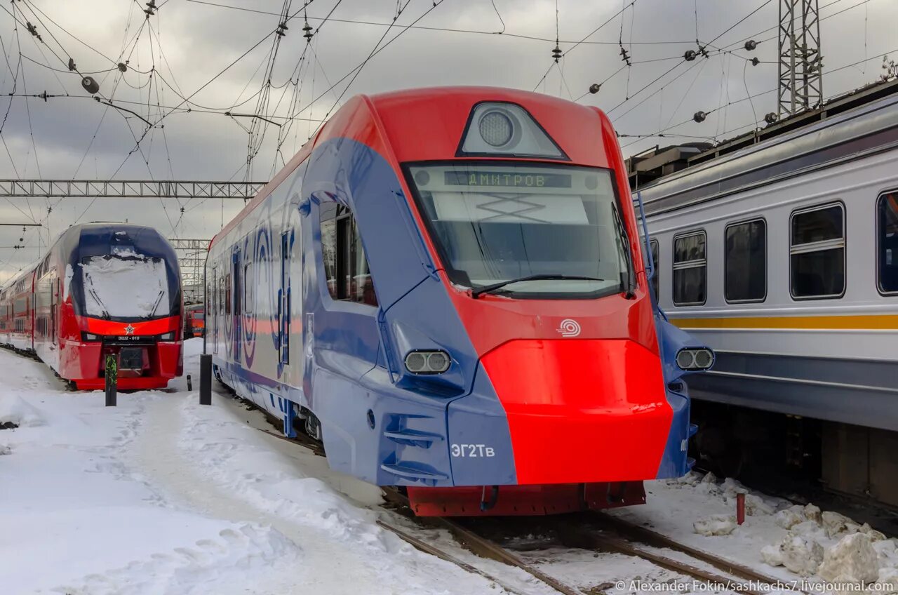 ж \д станция " снегири  ". электрички рижская снегири сегодня. поезд снегирь. станция снегири московская. эп2д на ярославском направлении.