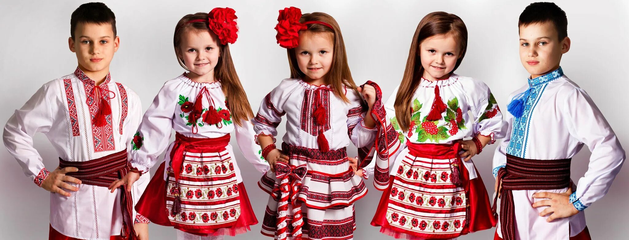 Детская национальная одежда. Белорусский национальный костюм. Украинский костюм. Белорусские народные костюмы для детей. Белорусский костюм для девочки.