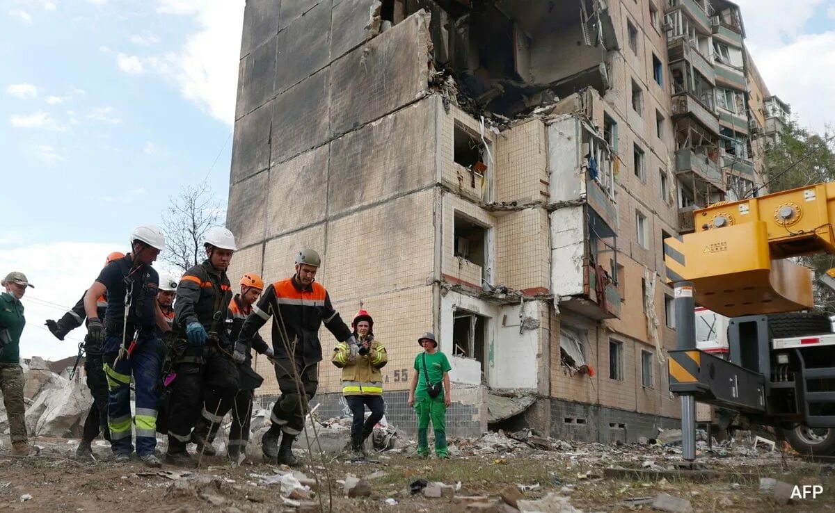 Донецк многоэтажки. Картинка многоэтажный дом с жителями. Обстрел кривого рога